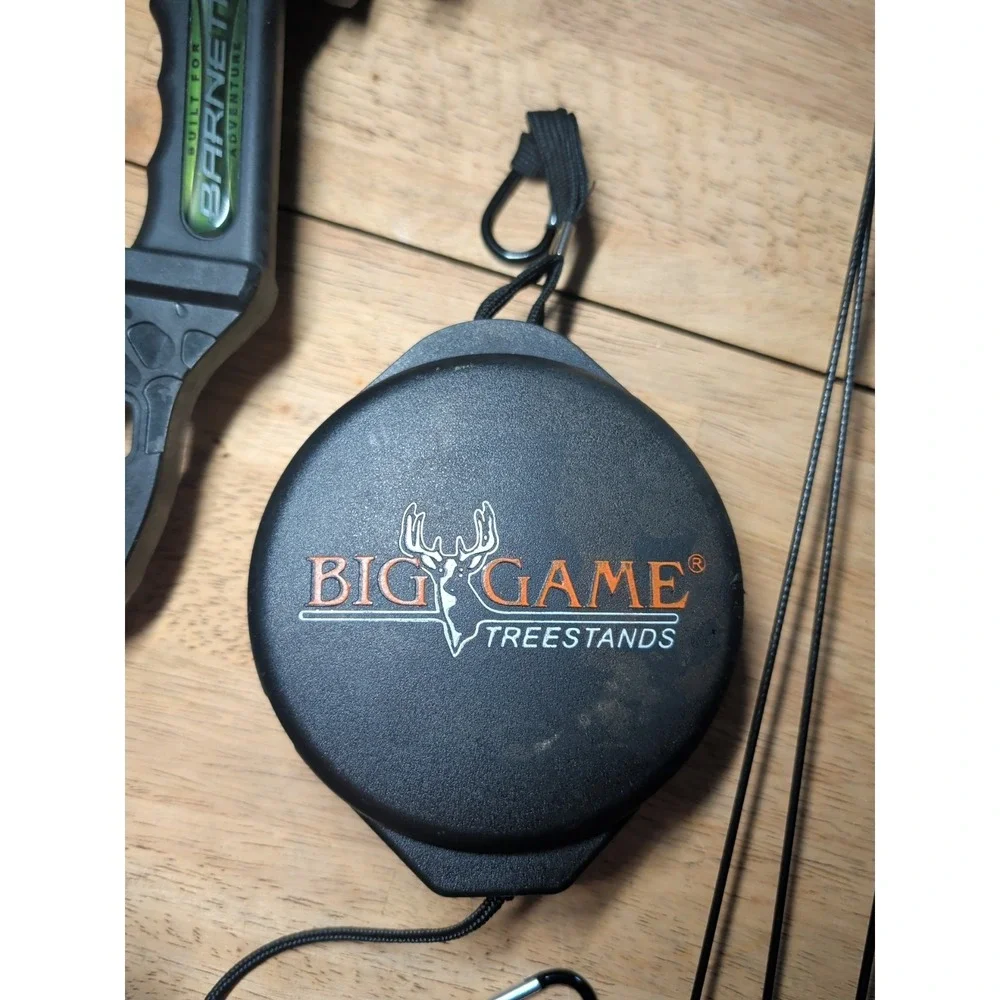 Barnett Tom Cat Youth Bow/3 Practice Arrows And Big Game Retractable Gear Lift